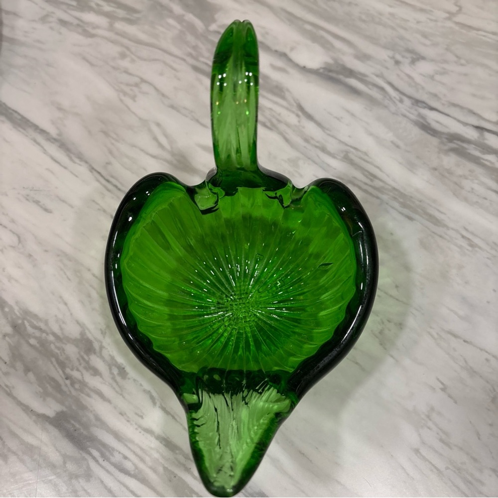 Elegant Green Glass Swan Figurine - Picture 9 of 13